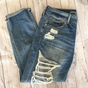 AMERICAN EAGLE Distressed Tomgirl Boyfriend Jeans